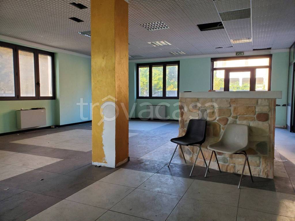 Ufficio in vendita a Fagnano Olona via Carso, 75