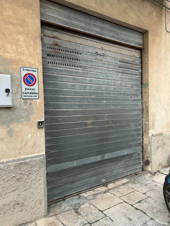 Garage in vendita a Ragusa via Giosuè Carducci