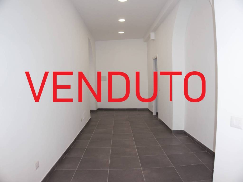 Negozio in vendita a Roma via del Pellegrino, 125