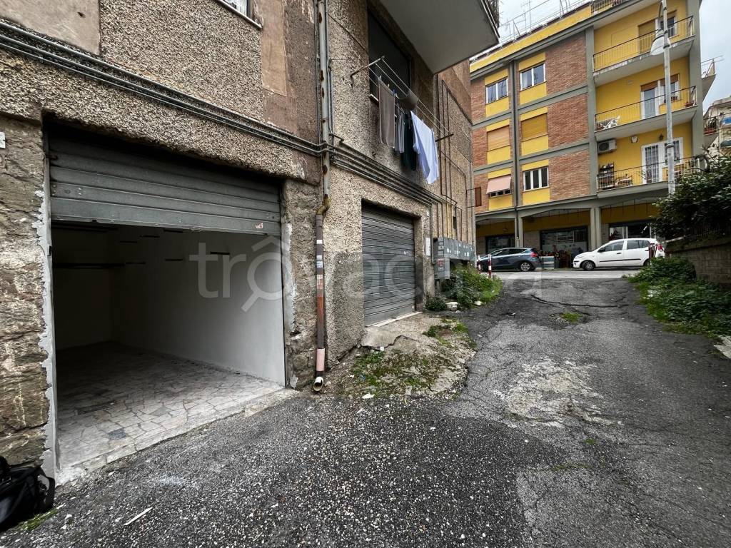 Garage in vendita ad Albano Laziale piazza Risorgimento, 14