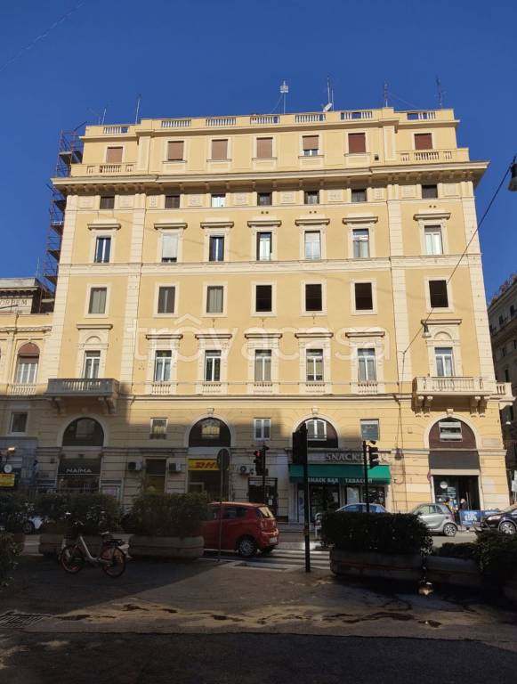 Ufficio in vendita a Roma via Antonio Salandra, 6