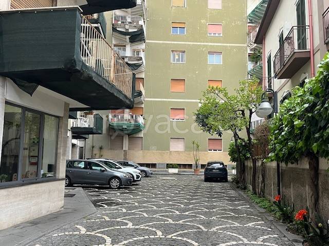 Garage in vendita a Napoli via Belvedere
