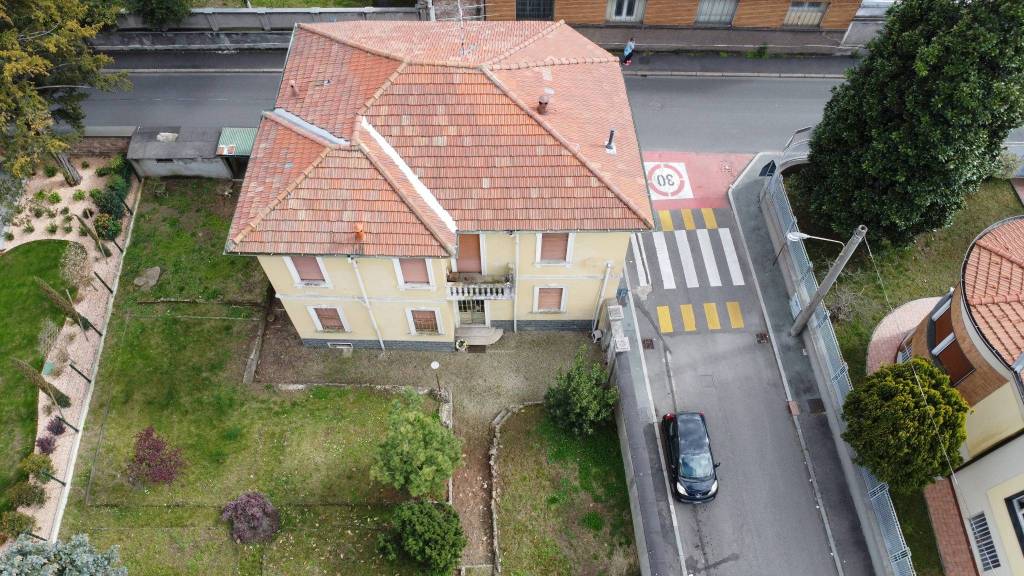 casa indipendente in vendita a Legnano