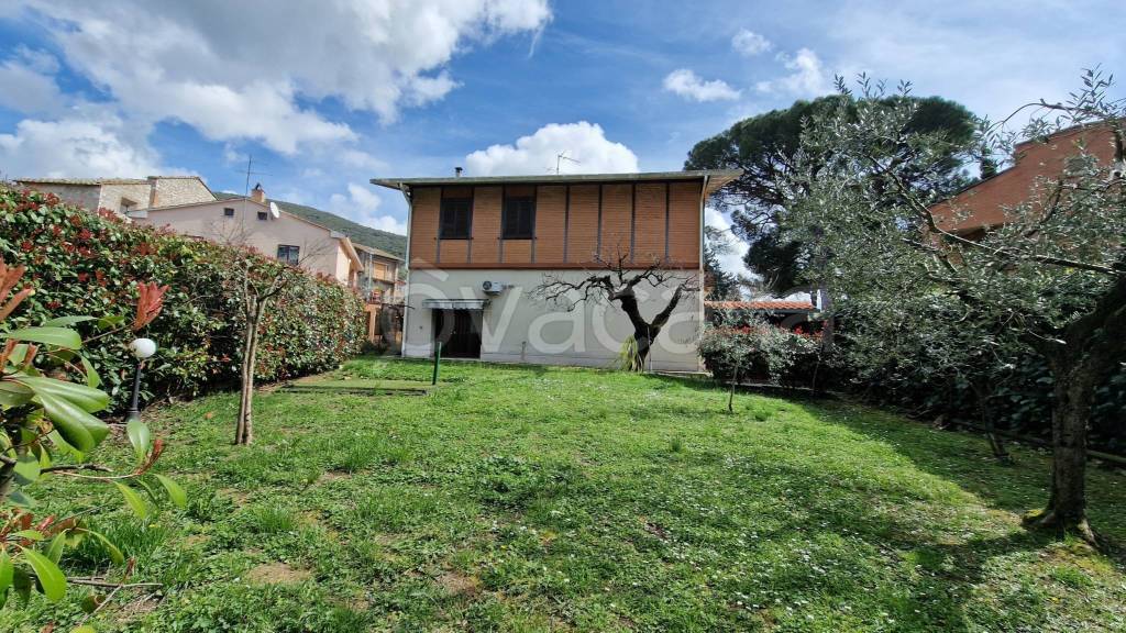 Villa in vendita a Lugnano in Teverina via Madonna dei Pini, 15