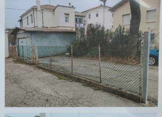 Garage in vendita a Rimini via Marecchiese