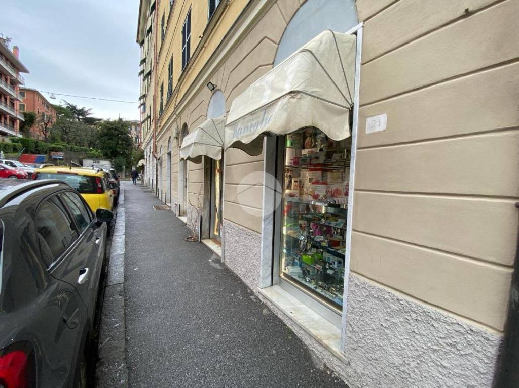 Negozio in vendita a Genova commerciale Viale Giorgio Modugno, 21