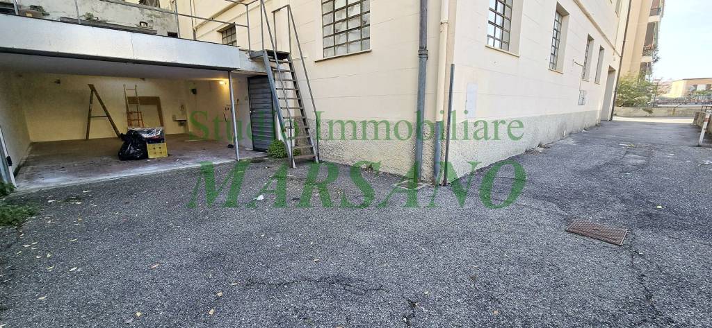 Garage in vendita a Genova via Giuseppe Majorana