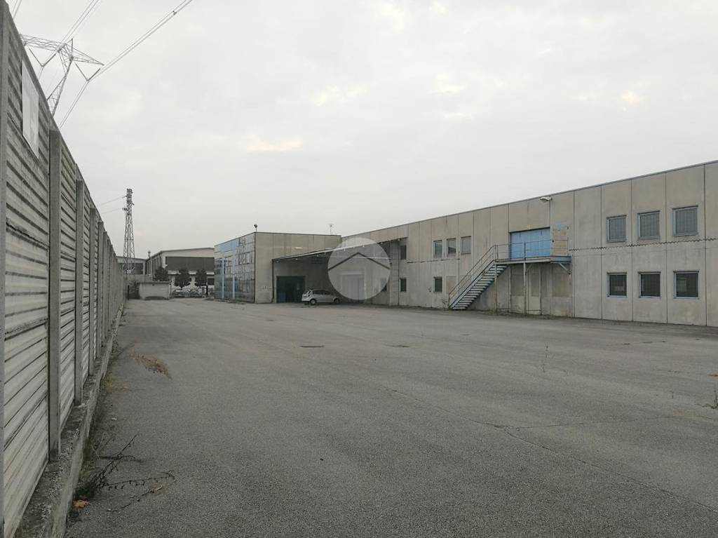 Capannone Industriale in vendita a Travagliato via Averolda
