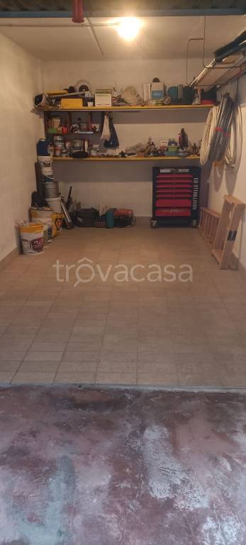 Garage in vendita a Torino via Val Lagarina, 14
