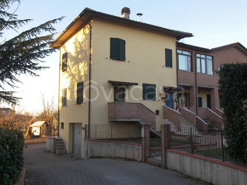 Villa a Schiera in vendita a Torrita di Siena