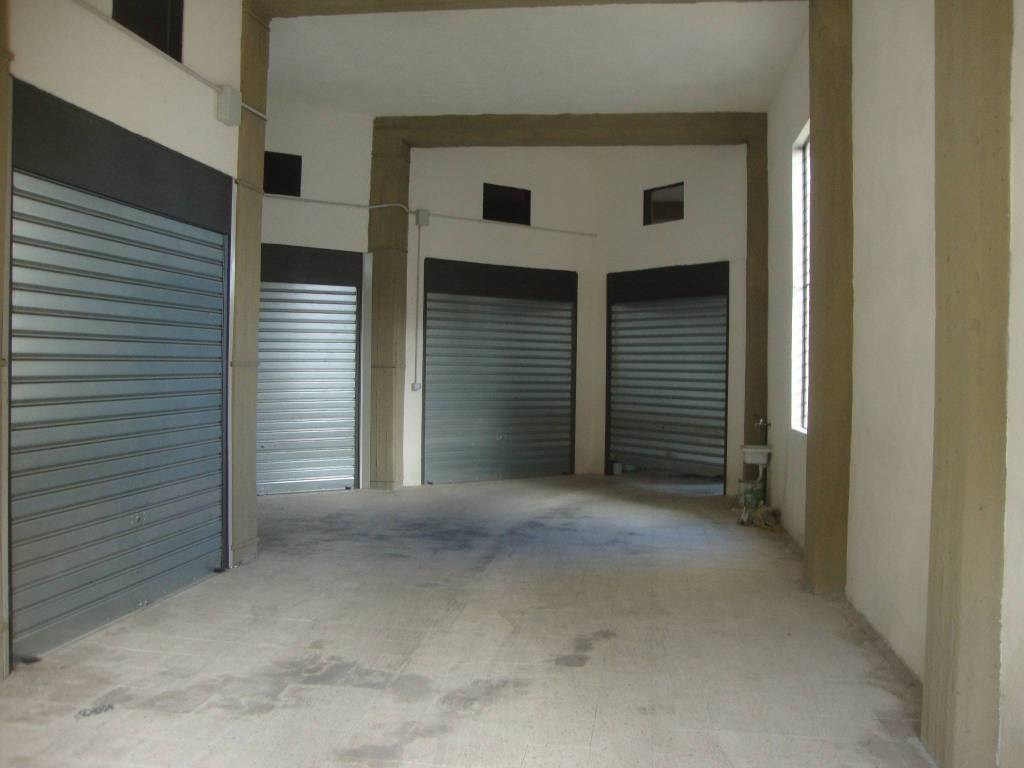 Garage in vendita ad Acireale via Rote