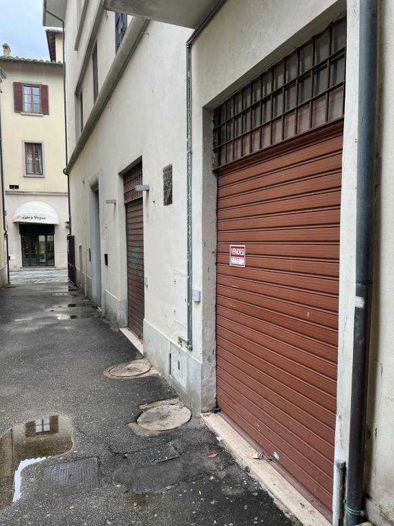 Garage in vendita ad Arezzo via Giuseppe Garibaldi, 59