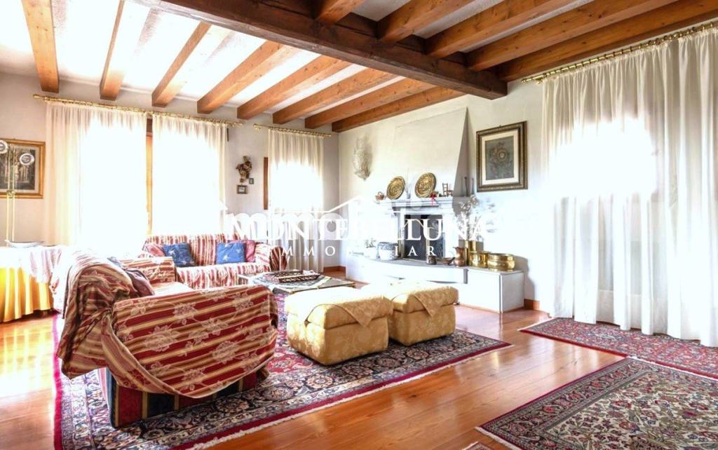Villa in vendita a Montebelluna via 30 Aprile
