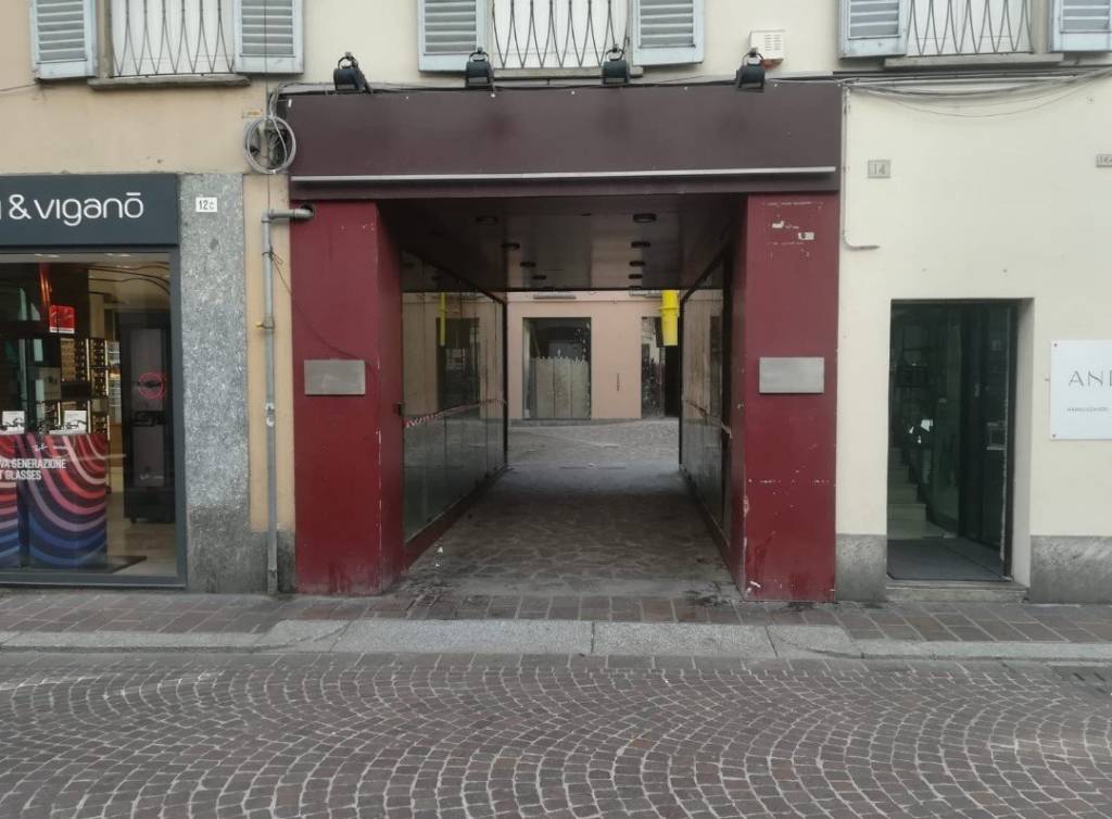 Negozio in vendita a Pavia corso Camillo Benso di Cavour
