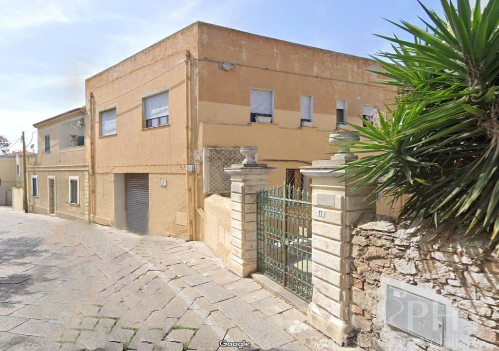 Garage in vendita a La Maddalena via Principe Amedeo, 17