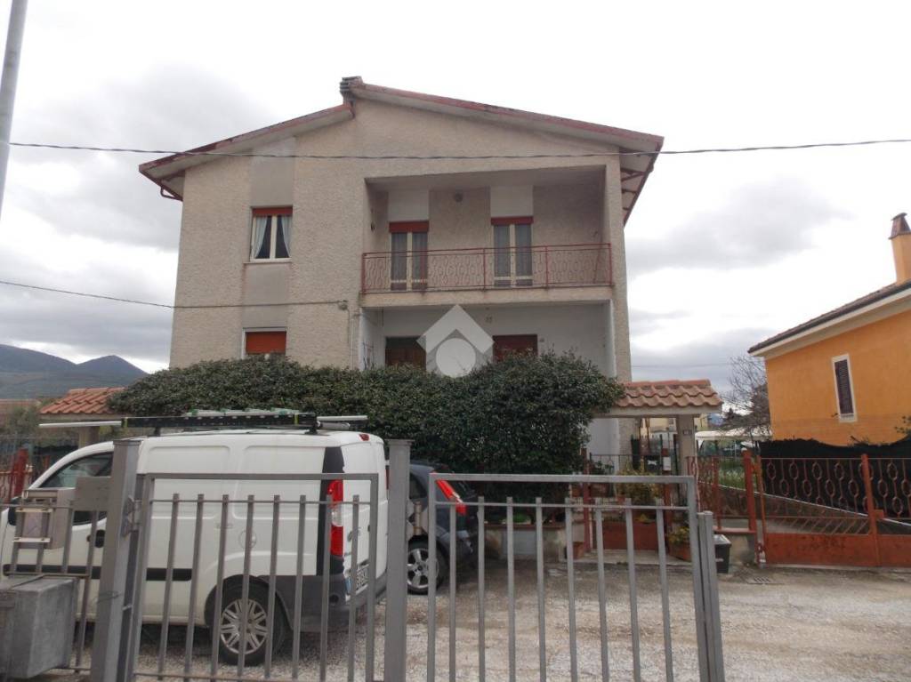 Villa Bifamiliare in vendita a Foligno via d. Durante