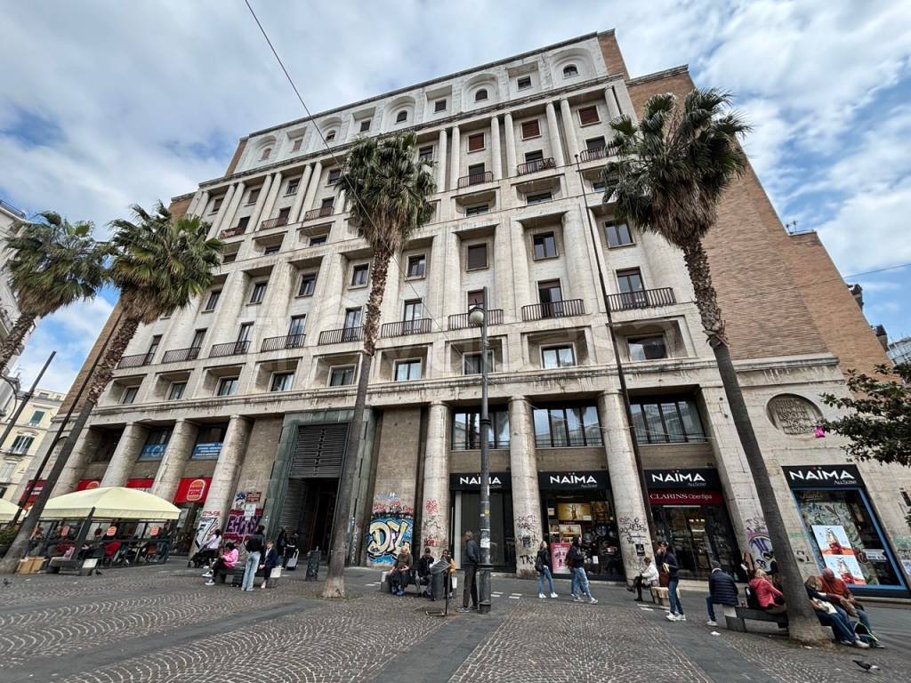 Appartamento in affitto a Napoli piazza Carità