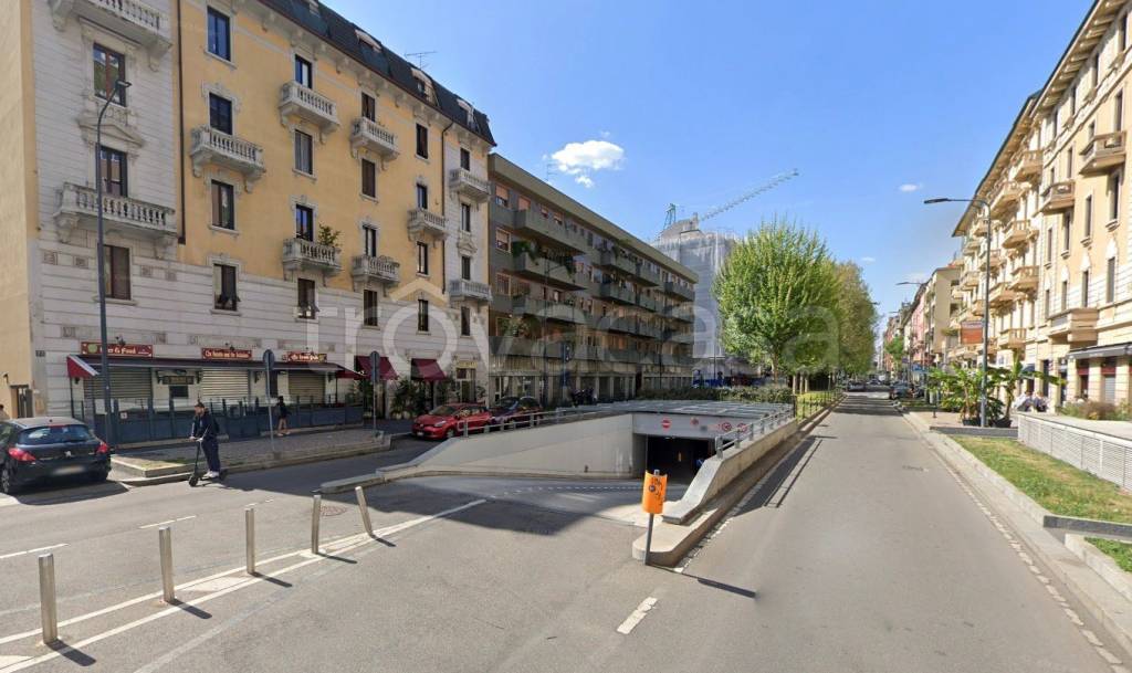 Garage in vendita a Milano via Generale Giuseppe Govone, 24A