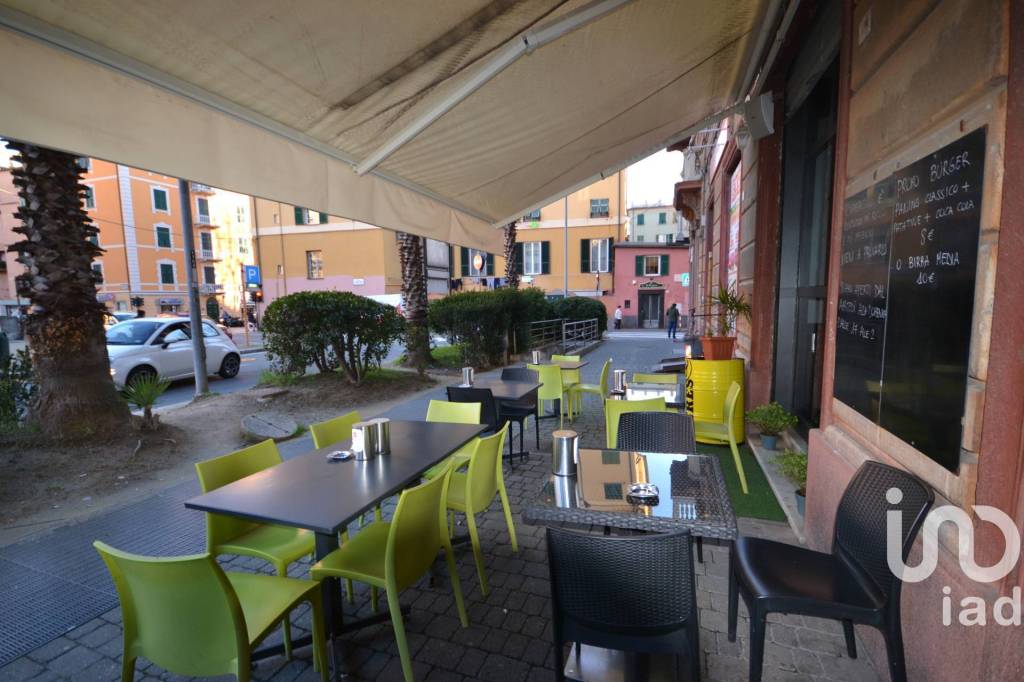 Bar in vendita a Genova piazza Alfredo Oriani, 14r