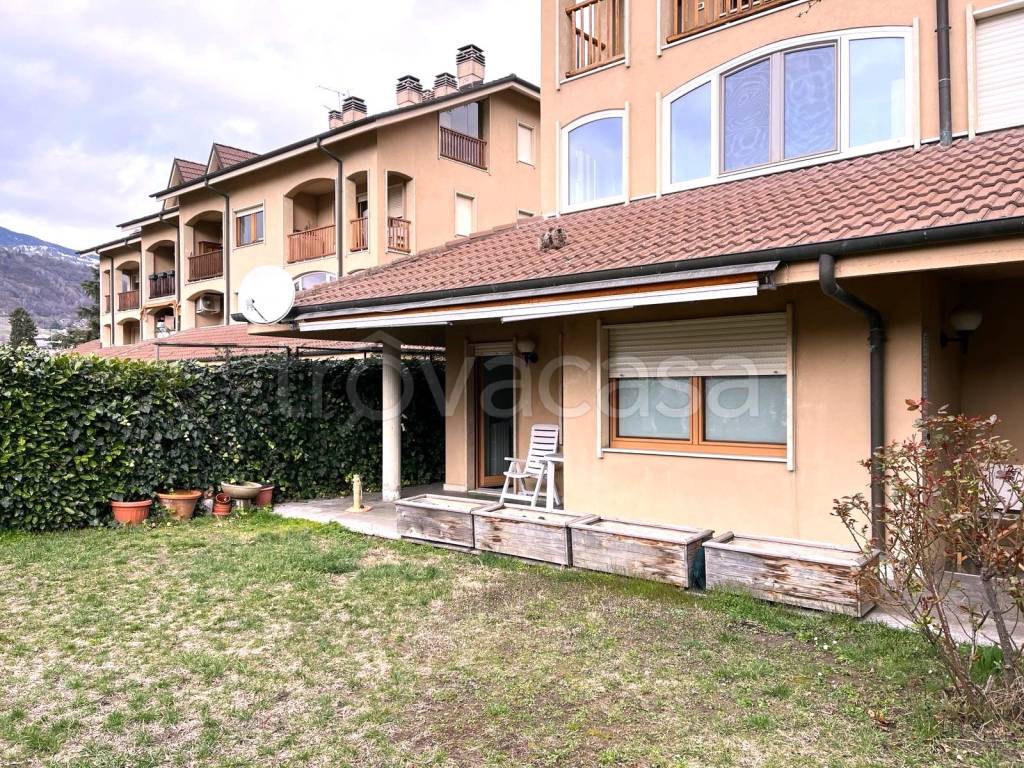 Appartamento in vendita ad Aosta via Des Seigneurs De Quart