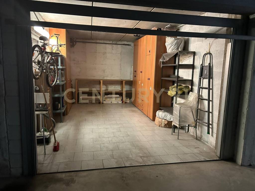 Garage in vendita a Vanzago via Gattinoni, 2
