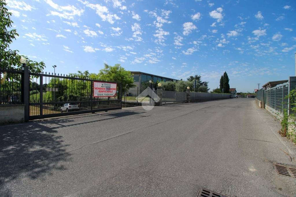 Capannone Industriale in vendita a Manerba del Garda via Case sparse serraglie, 83