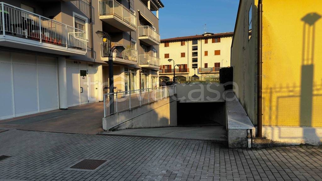 Garage in vendita a Padenghe sul Garda via Guglielmo Marconi
