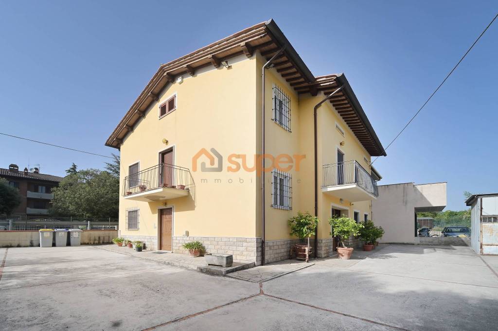 Casa Indipendente in vendita a Torgiano via Signoria