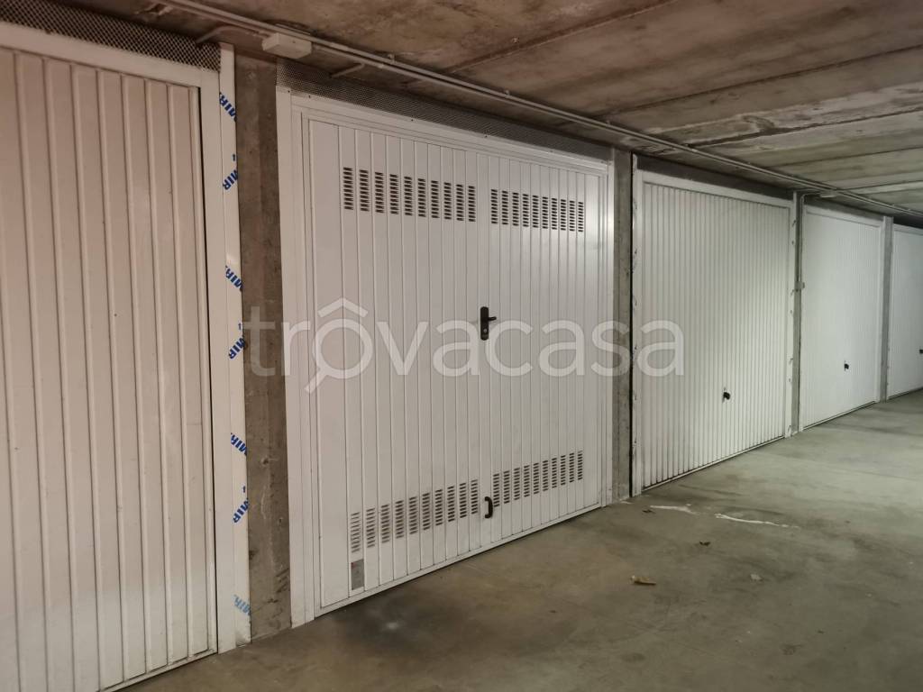 Garage in vendita a Meda via Felice Orsini, 27