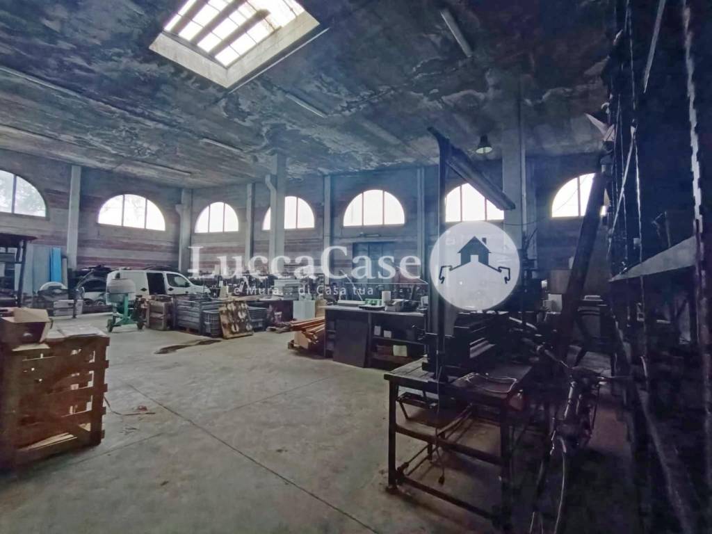 Capannone Industriale in vendita a Lucca via per Camaiore,, 55100