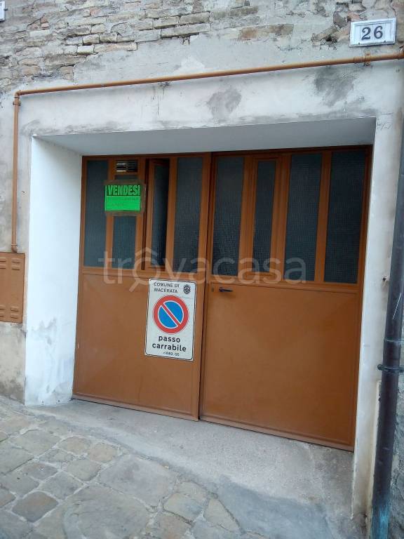 Garage in vendita a Macerata borgo San Giuliano, 24