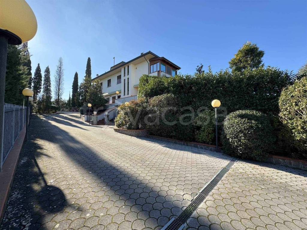 Villa in vendita a Sinalunga via Vittorio Alfieri