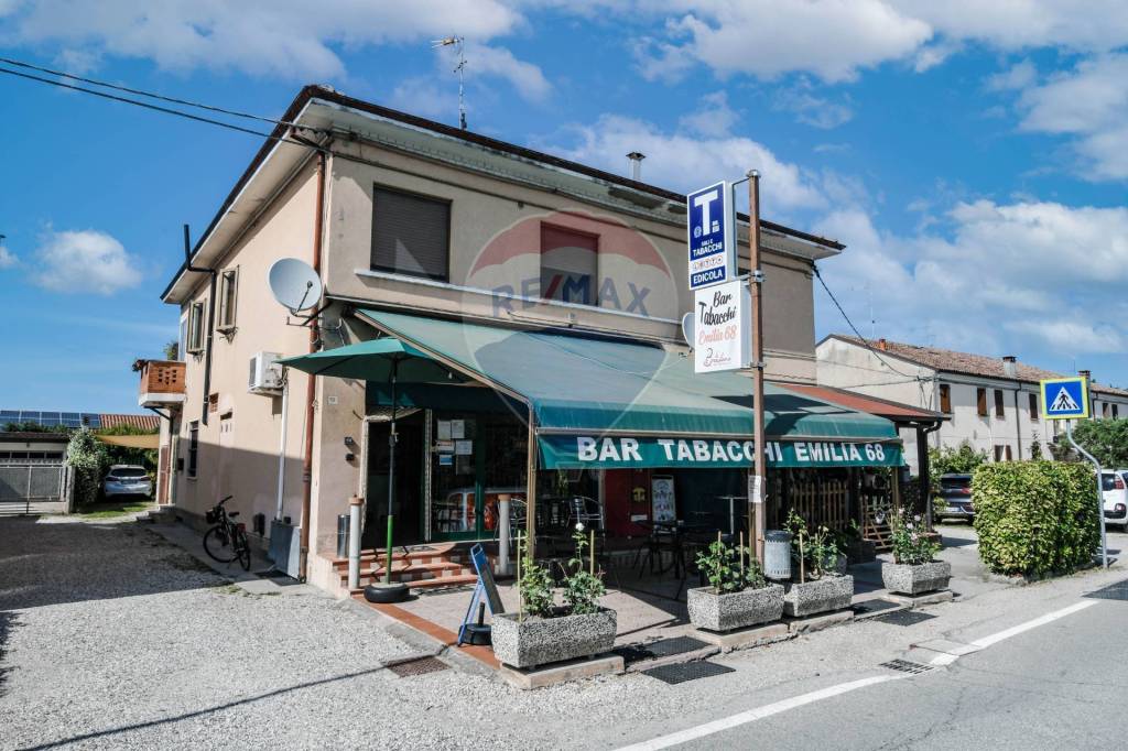 Bar in vendita a Ferrara via Massafiscaglia, 75