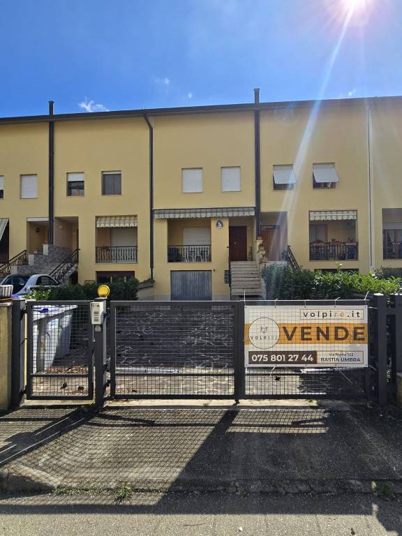 Villa a Schiera in vendita a Bastia Umbra via Tevere, 15