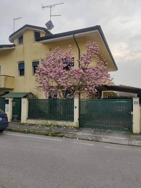 Villa a Schiera in vendita a Papozze papozze Via a. Moro, 0