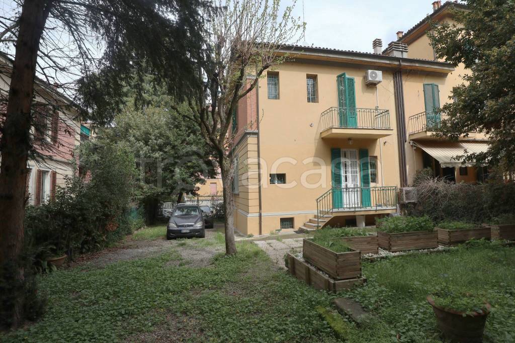 Villa in affitto a Bologna via Giacomo Antonio Perti