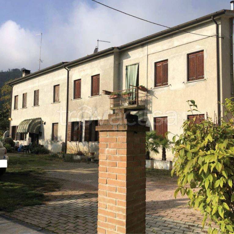 Villa Bifamiliare all'asta a Galzignano Terme via Angelo Saggini