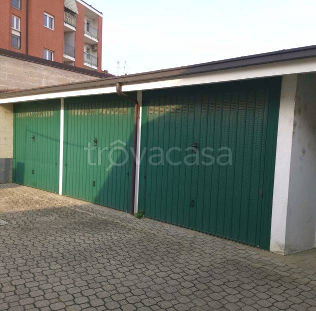 Garage in vendita a Vedano al Lambro via Europa