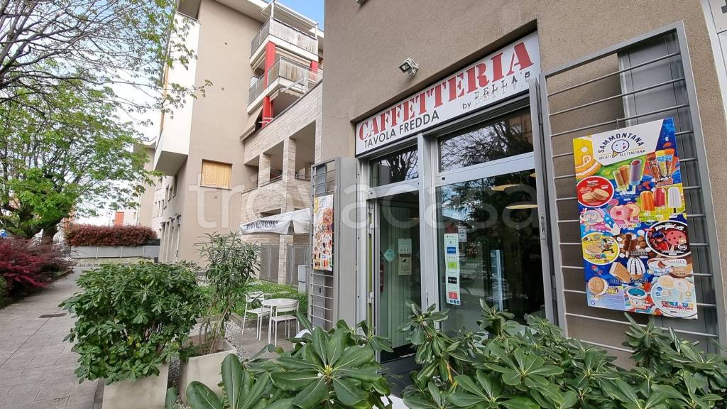 Bar in vendita a Brugherio viale Lombardia