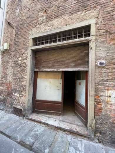 Magazzino in vendita a Prato via Baldo Magini