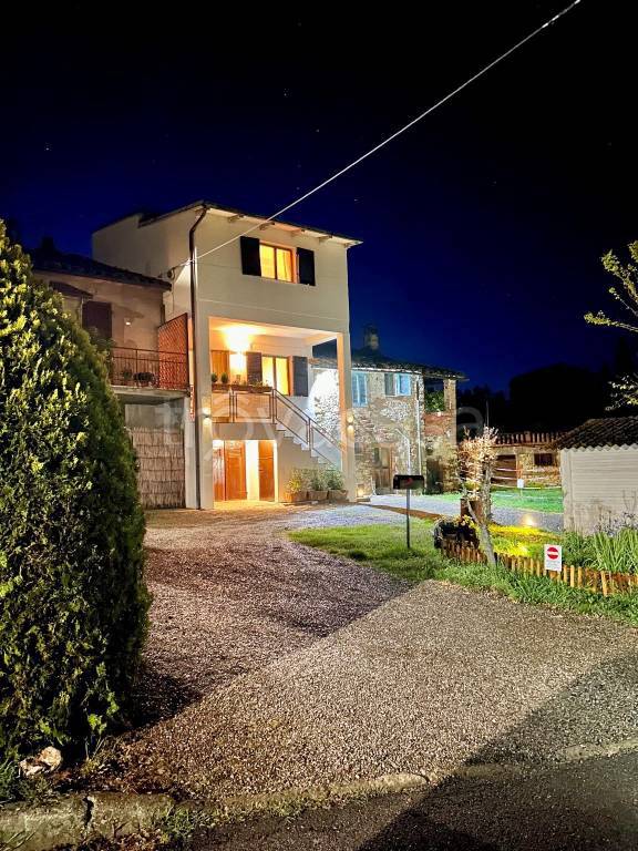 Casa Indipendente in in vendita da privato a Castiglione del Lago via Liguria, 2