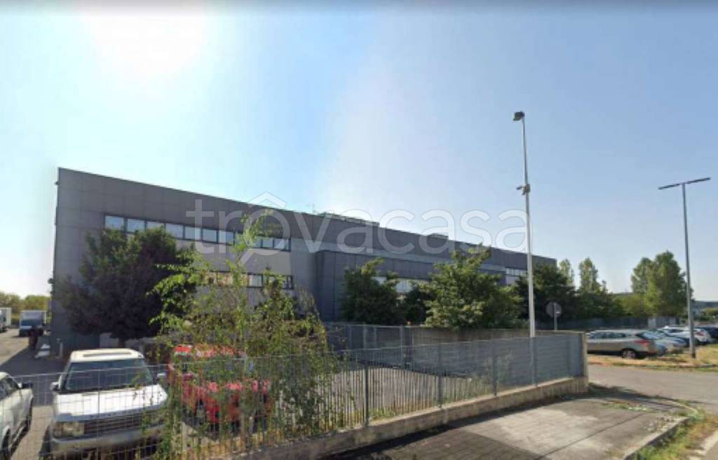 Capannone Industriale in vendita a Cesate via Mincio 330