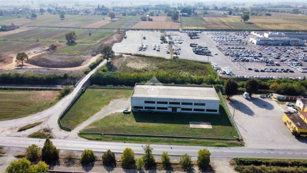 Capannone Industriale in vendita a Chignolo Po via Cremona, 54