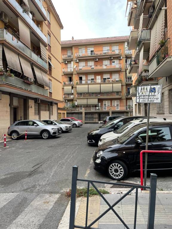 Garage in vendita a Roma via Pontebba, 5