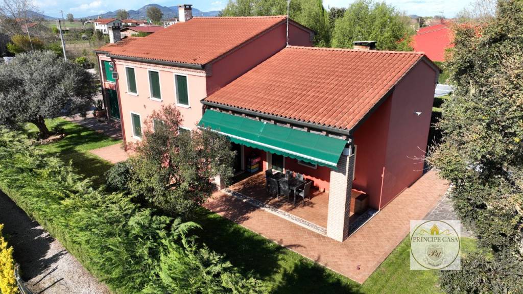 Casa Indipendente in vendita a Villa Estense via Bertuolo
