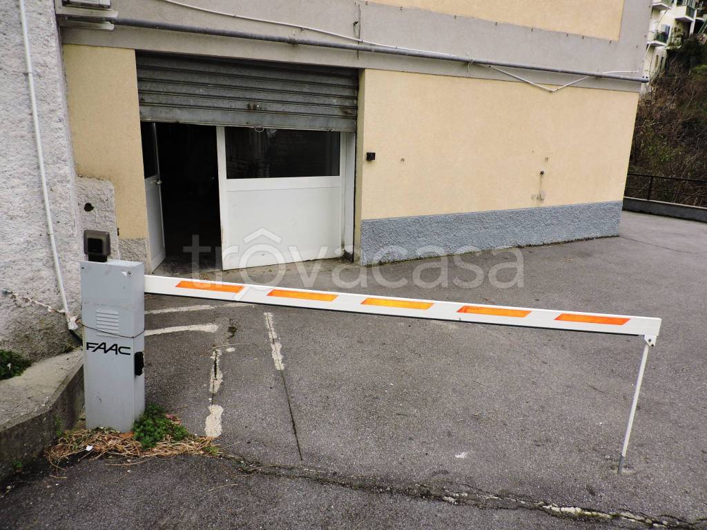 Magazzino in vendita a Genova via Sant'Alberto, 49r