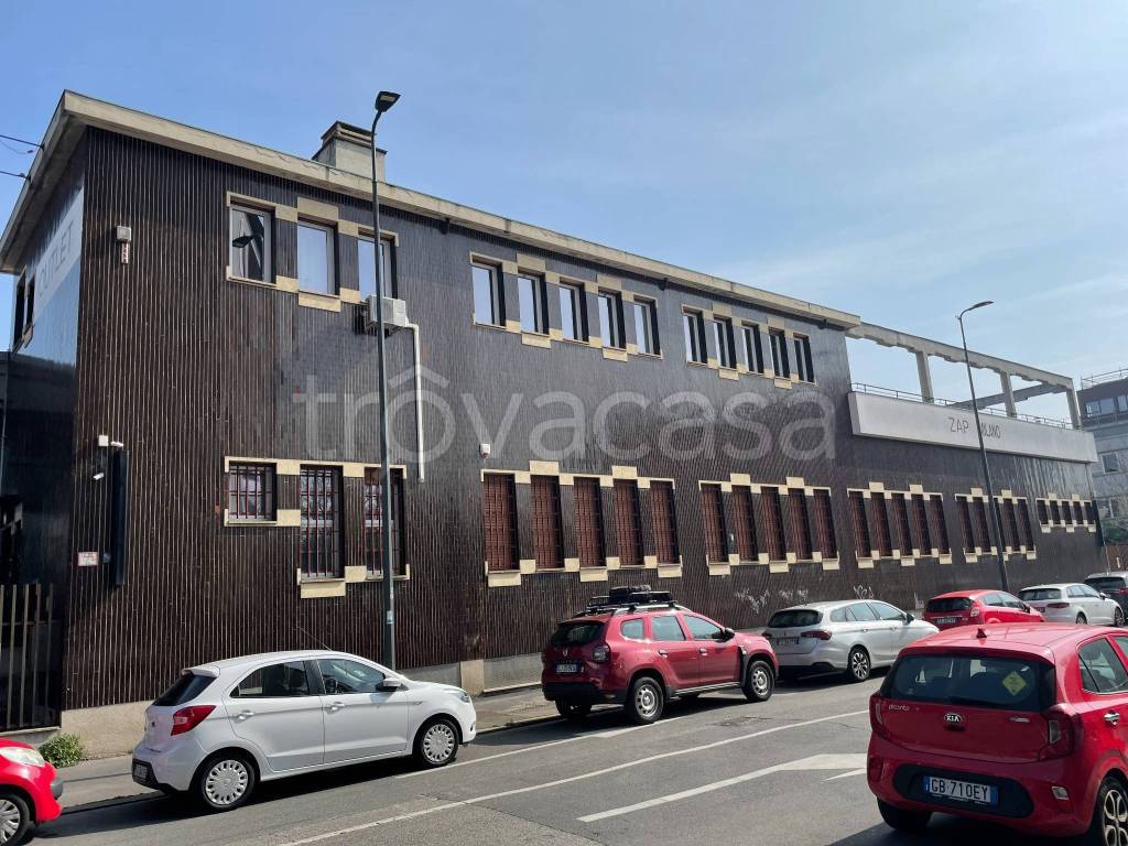 Capannone Industriale in vendita a Milano via Marco Fabio Quintiliano, 33
