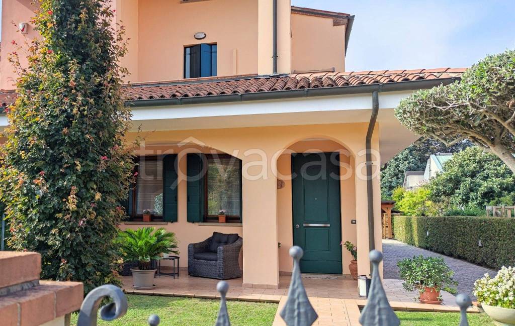 Villa Bifamiliare in in vendita da privato a San Pietro Viminario via del Convento, 37