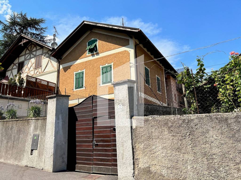 Villa in vendita a Termeno Sulla Strada del Vino via Von Wolkenstein Oswald, 7, 39040 Termeno sulla Strada del Vino bz, Italia
