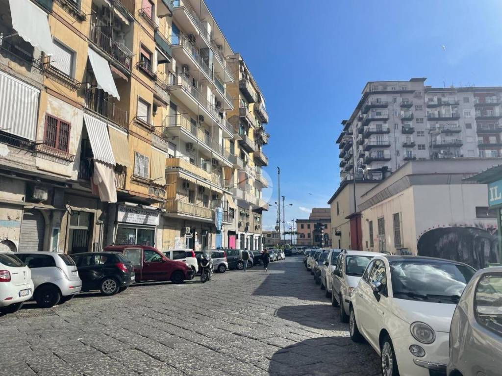 Appartamento in affitto a Napoli piazza Mercato, 184